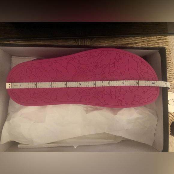 NWOT/NIB Versace pool slides in beautiful fuchsia color!  Come with box 💞 - Picture 5 of 5